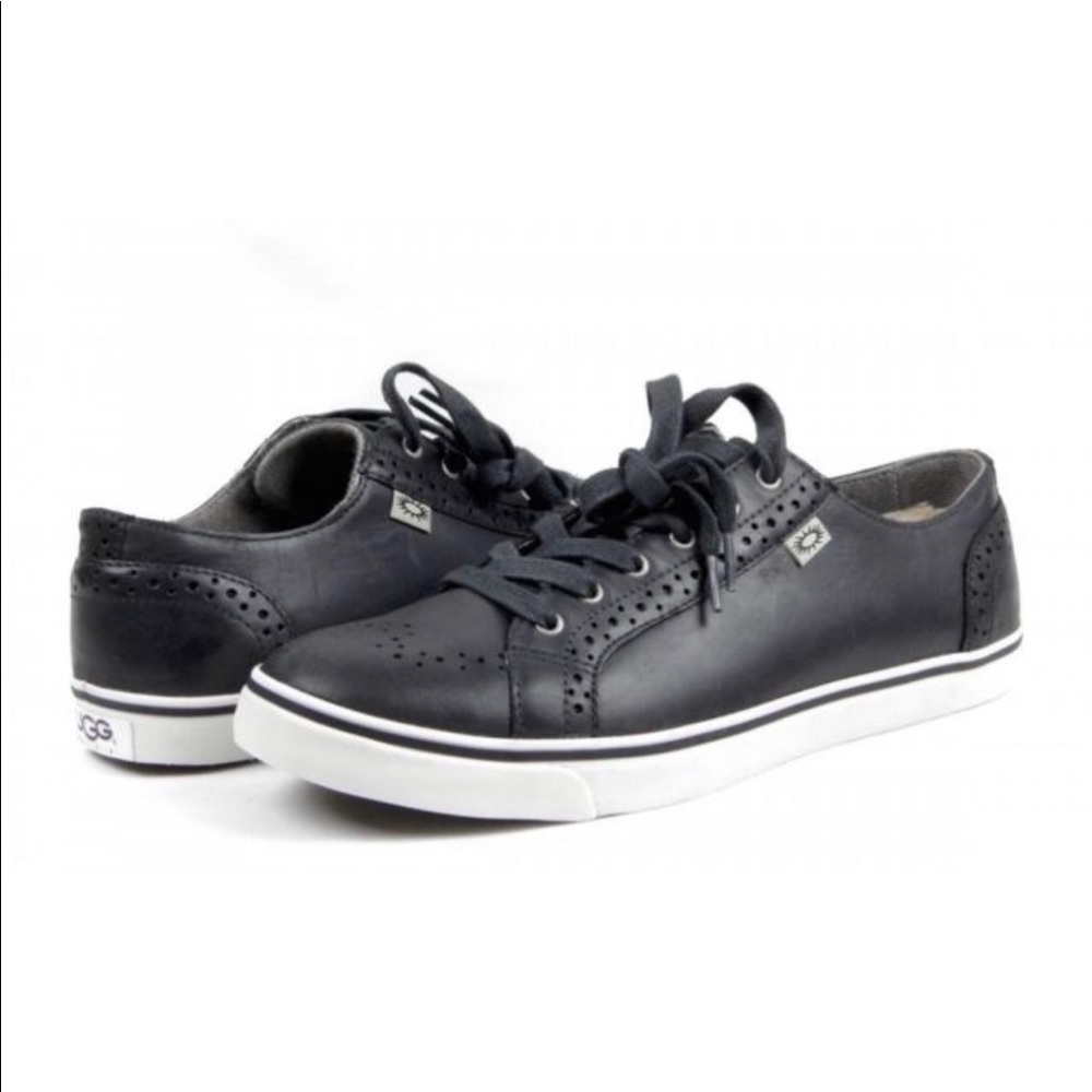 Ugg Australia Men’s Roxford  Leather Sneaker 11